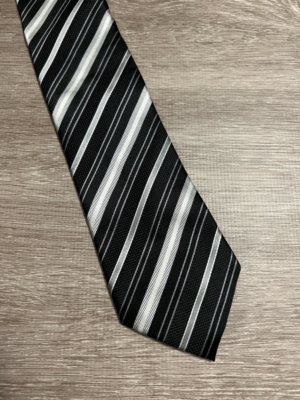 Donald Trump Men's Black, white & Silver Striped silk tie